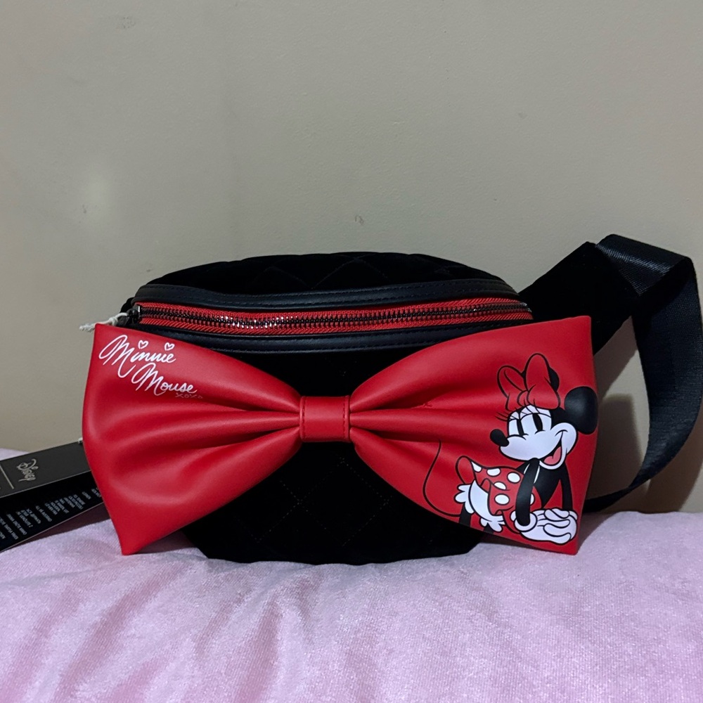 Sale! Loungefly Disney Minnie Mouse velvet Red Bow Fanny Pack new with tags